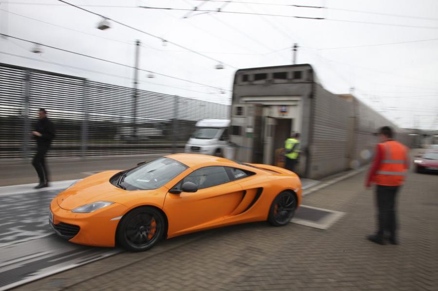  McLaren MP4-12C 2012 года  (фото 30 из 129)
